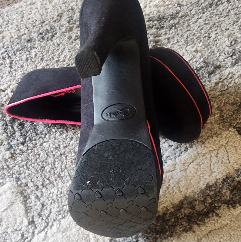 Pumps - Picture 3 of 4